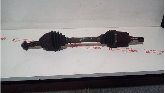 Drivaxel, vänster fram från en Ford Transit Connect 1.8 TDdi LWB Euro 4 2011