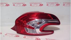 Gebruikte Achterlicht rechts Peugeot 208 I (CA/CC/CK/CL) 1.2 Vti 12V PureTech 82 Prijs € 50,00 Margeregeling aangeboden door de Graaf autodemontage B.V.