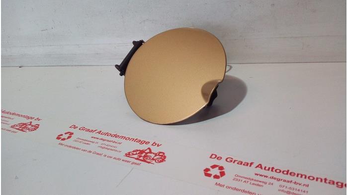 Tanklucka från en MINI Mini One/Cooper (R50) 1.6 16V Cooper 2003