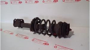 Gebruikte Schokdemperpoot rechts-voor Opel Meriva 1.8 16V Prijs € 35,00 Margeregeling aangeboden door de Graaf autodemontage B.V.