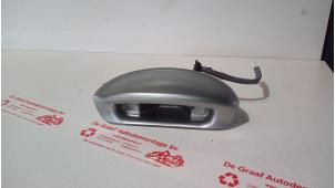 Gebruikte Handgreep Achterklep Nissan Micra (K12) 1.2 16V Prijs € 35,00 Margeregeling aangeboden door de Graaf autodemontage B.V.