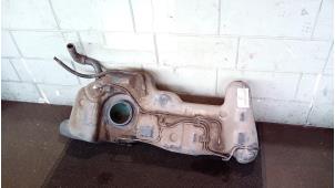 Gebruikte Tank Nissan Micra (K12) 1.2 16V Prijs € 75,00 Margeregeling aangeboden door de Graaf autodemontage B.V.