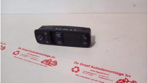 Begagnade Flerfunktionsbrytare, fönster Mercedes A (W169) 1.5 A-150 5-Drs. Pris € 30,00 Marginaltabell erbjuds av de Graaf autodemontage B.V.