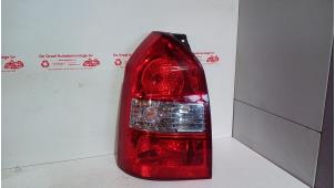 Begagnade Baklykta, vänster Hyundai Tucson (JM) 2.0 16V CVVT 4x2 Pris € 45,00 Marginaltabell erbjuds av de Graaf autodemontage B.V.