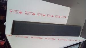 Begagnade Dekorstripe Opel Vivaro 2.0 CDTI Pris € 25,00 Marginaltabell erbjuds av de Graaf autodemontage B.V.