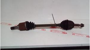 Używane Os napedowa lewy przód Nissan Note (E11) 1.4 16V Cena € 40,00 Procedura marży oferowane przez de Graaf autodemontage B.V.