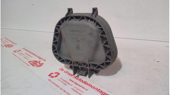 Strålkastarskydd höger från en Volkswagen Transporter/Caravelle T5  2008