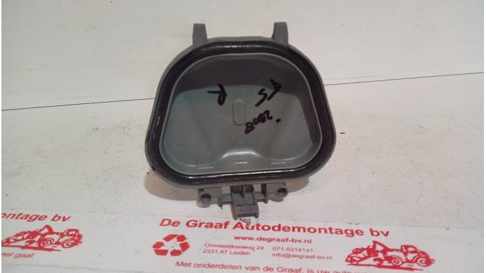 Strålkastarskydd höger från en Volkswagen Transporter/Caravelle T5  2008