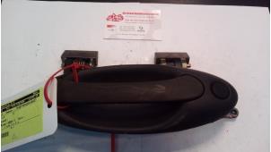 Begagnade Dörrhandtag, 4-dörrars, vänster fram Saab 9-5 (YS3E) 2.0t 16V Pris € 20,00 Marginaltabell erbjuds av de Graaf autodemontage B.V.