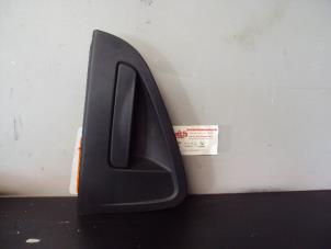 Używane Uchwyt drzwi prawych tylnych wersja 4-drzwiowa Chevrolet Spark 1.0 16V Bifuel Cena € 20,00 Procedura marży oferowane przez de Graaf autodemontage B.V.