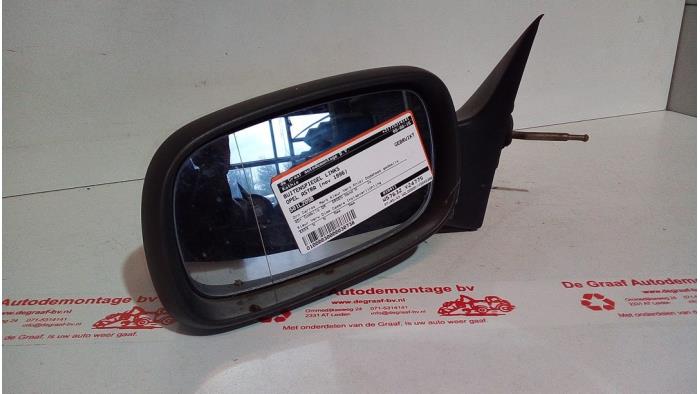 Buitenspiegel links van een Opel Astra F Caravan (51/52) 1.6i 16V 1996