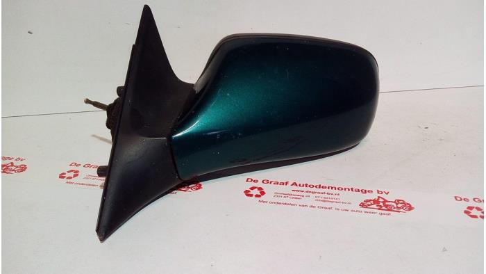 Buitenspiegel links van een Opel Astra F Caravan (51/52) 1.6i 16V 1996