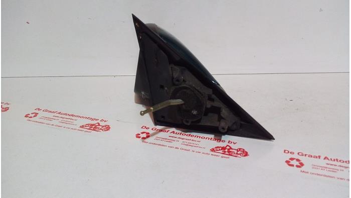 Buitenspiegel links van een Opel Astra F Caravan (51/52) 1.6i 16V 1996