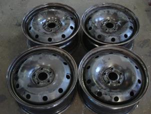 Gebruikte Velgen set Renault Laguna Prijs op aanvraag aangeboden door de Graaf autodemontage B.V.