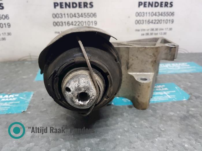 Motorfäste från en Volvo XC90 I 3.2 24V 2010