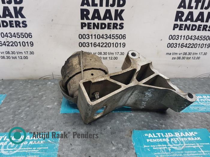 Motorfäste från en Volvo XC90 I 3.2 24V 2010