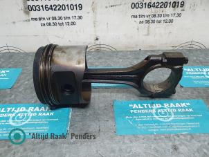 Begagnade Kolv Mercedes 190 (W201) 2.0 E Kat. Pris på förfrågan erbjuds av "Altijd Raak" Penders