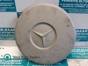 Używane Kolpak Mercedes MB 100D (631) MB 100D Cena na żądanie oferowane przez "Altijd Raak" Penders
