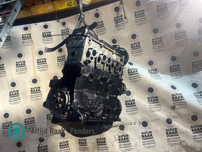 Motor van een Volkswagen Golf 1995