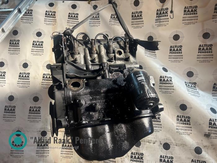 Motor van een Volkswagen Golf 1995