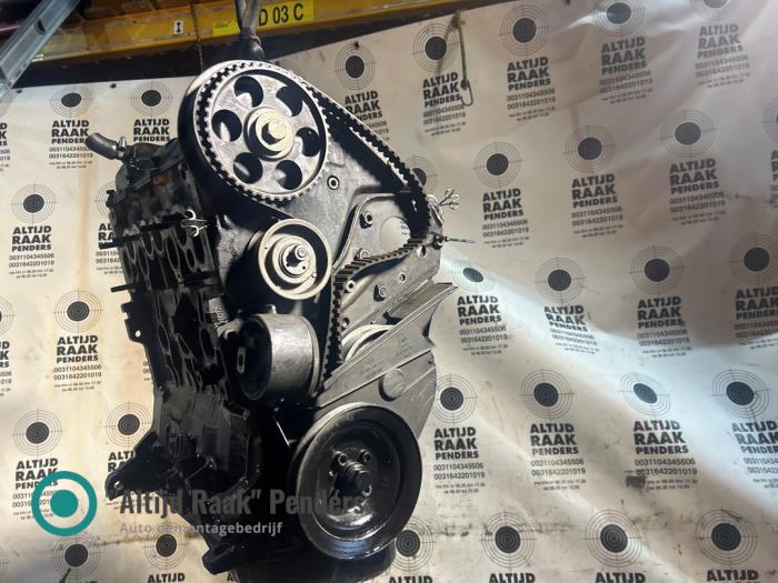 Motor van een Volkswagen Golf 1995