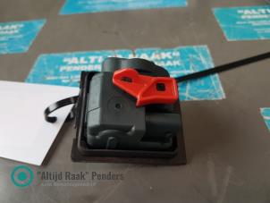 Begagnade Tanklåsmotor Mercedes CLA (117.3) Pris på förfrågan erbjuds av "Altijd Raak" Penders