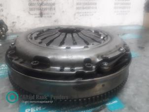 Używane Dwumasowe kolo zamachowe Opel Combo Mk.II (Corsa) 1.3 CDTI 16V Cena na żądanie oferowane przez "Altijd Raak" Penders