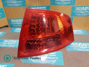 Gebruikte Achterlicht rechts Audi A8 (D3) 3.2 FSI V6 30V Prijs op aanvraag aangeboden door "Altijd Raak" Penders