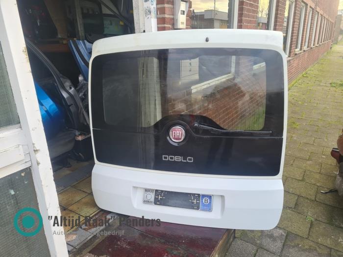 Baklucka från en Fiat Doblo Cargo (223)  2007