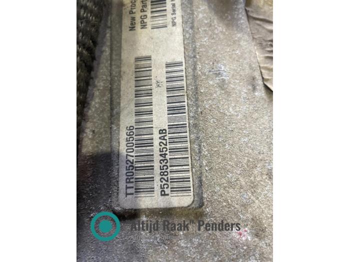 Tussenbak 4x4 van een Dodge Nitro 2.8 CRD 16V 4x4 2008