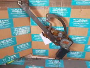 Begagnade Fönstermekanism, 2-dörrars, vänster fram Porsche 928 5.0 S4 32V Pris på förfrågan erbjuds av "Altijd Raak" Penders