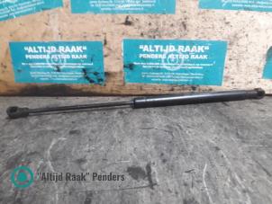 Gebruikte Kofferdekseldemper links-achter Porsche Cayenne (9PA) 3.2 V6 24V Prijs op aanvraag aangeboden door "Altijd Raak" Penders