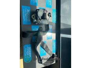 Gebruikte Veiligheidsgordel links-voor Toyota Land Cruiser V8 (J20) 4.5 D-4D 32V Prijs op aanvraag aangeboden door "Altijd Raak" Penders