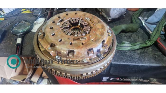 Tvåmassesvänghjul från en Hyundai Terracan 2.9 CRDi 16V 2004