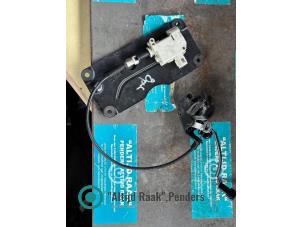 Używane Mechanizm zamka pokrywy bagaznika Opel Astra H Twin Top (L67) 1.8 16V Cena na żądanie oferowane przez "Altijd Raak" Penders