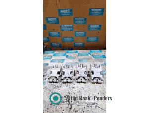 Begagnade Gångjärnssats Fiat Ducato (250) Pris på förfrågan erbjuds av "Altijd Raak" Penders