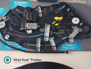 Używane Mechanizm szyby lewej tylnej wersja 2-drzwiowa Volkswagen New Beetle (1Y7) 1.4 16V Cena na żądanie oferowane przez "Altijd Raak" Penders