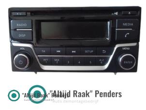 Gebruikte Radio CD Speler Nissan Juke (F15) 1.6 16V Prijs op aanvraag aangeboden door "Altijd Raak" Penders