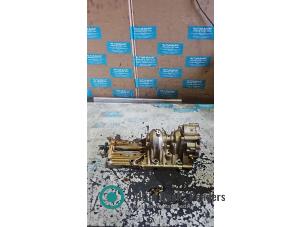 Begagnade Oljepump BMW 5 serie (F10) 520i 16V Pris på förfrågan erbjuds av "Altijd Raak" Penders