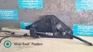 Używane Blokada dachu cabrio Alfa Romeo Spider (939) Cena na żądanie oferowane przez "Altijd Raak" Penders