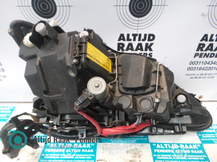 Strålkastare, vänster från en Lexus IS 220 2007