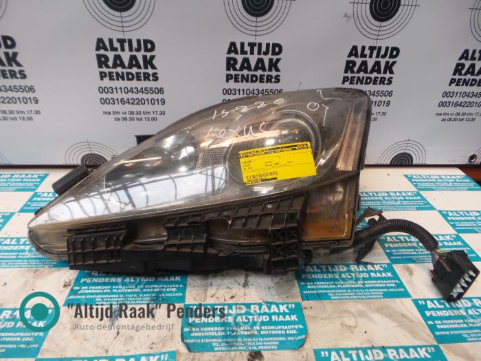 Strålkastare, vänster från en Lexus IS 220 2007