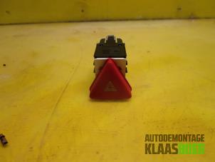 Gebruikte Paniekverlichtings Schakelaar Volkswagen Golf V (1K1) 1.9 TDI Prijs € 10,00 Margeregeling aangeboden door Autodemontage Klaas Boer