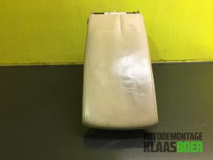 Używane Wspornik (rózne) Volkswagen Passat (3C2) 2.0 FSI 16V Cena € 35,00 Procedura marży oferowane przez Autodemontage Klaas Boer