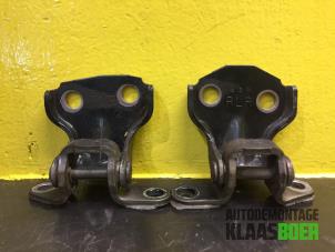 Gebruikte Scharnier deur rechts-achter Subaru Forester Prijs € 25,00 Margeregeling aangeboden door Autodemontage Klaas Boer