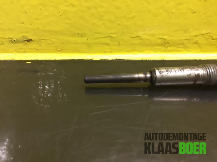 Glödstift från en Volkswagen Caddy III (2KA,2KH,2CA,2CH) 1.9 TDI 2007