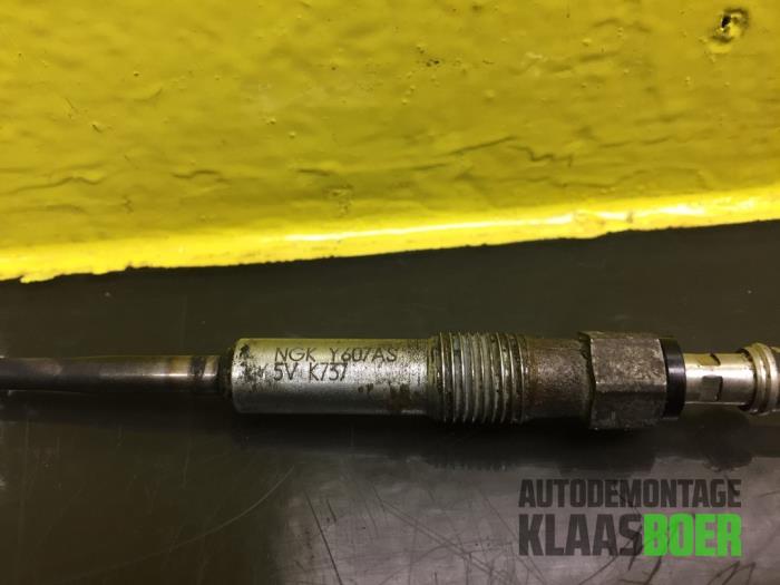 Glödstift från en Volkswagen Caddy III (2KA,2KH,2CA,2CH) 1.9 TDI 2007