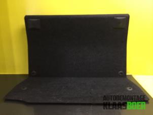 Używane Plyta podlogowa bagaznika BMW 1 serie (E87/87N) 118d 16V Cena € 25,00 Procedura marży oferowane przez Autodemontage Klaas Boer