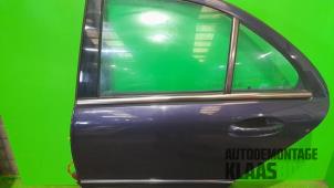 Gebruikte Portier 4Deurs links-achter Mercedes C (W203) 2.0 C-200K 16V Prijs € 75,00 Margeregeling aangeboden door Autodemontage Klaas Boer