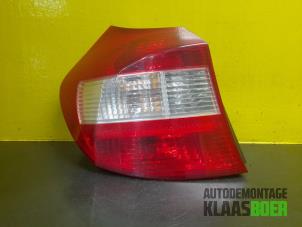 Gebruikte Achterlicht links BMW 1 serie (E87/87N) 116i 1.6 16V Prijs € 45,00 Margeregeling aangeboden door Autodemontage Klaas Boer